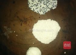 电饼铛苹果糯米黑芝麻饼的做法图解3