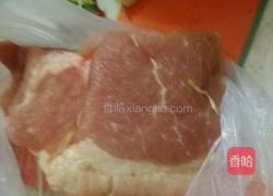  #有奖征文# 大葱红椒炒肉的做法图解1