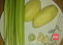西芹土豆丝的做法图解1