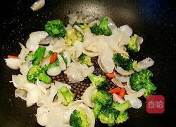 百合银耳西兰花的做法图解5
