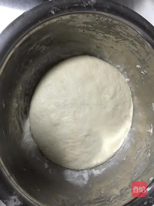 面提前和好，一定要温水和面，面要软一些！