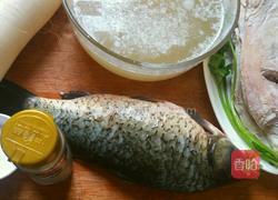 羊汤鲫鱼萝卜丝的做法图解1