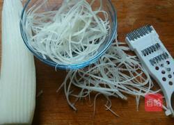 羊汤鲫鱼萝卜丝的做法图解3