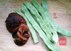 香菇豆角丝的做法图解1