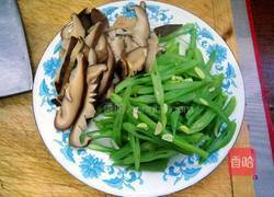 香菇豆角丝的做法图解4