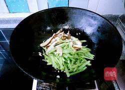 香菇豆角丝的做法图解6
