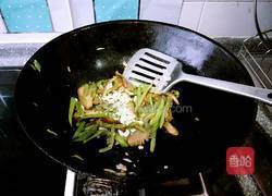 香菇豆角丝的做法图解8