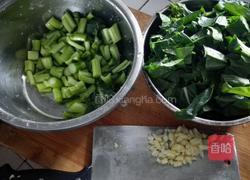 清炒菜心的做法图解1