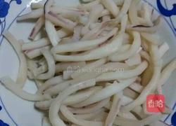 辣椒炒鱿鱼丝的做法图解1