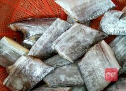 剁椒红烧带鱼的做法图解2