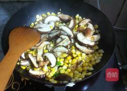 玉米炒香菇黄瓜的做法图解6