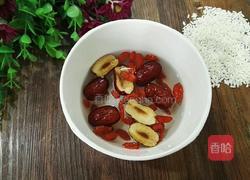 红枣枸杞糯米粥的做法图解2