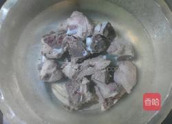 栗子莲藕猪骨汤的做法图解3