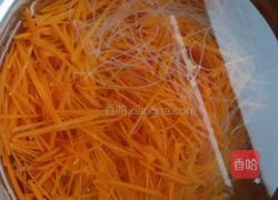 胡萝卜拌粉丝的做法图解3