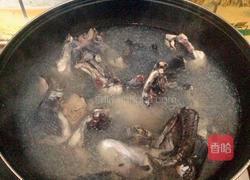 香菇红枣乌鸡汤的做法图解1