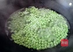 鸡蛋火腿炒豌豆的做法图解4