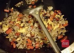 五彩缤纷蛋炒饭的做法图解5