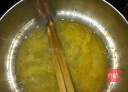 沙丁鱼木耳火腿炒饭的做法图解2