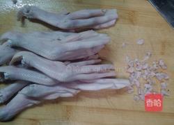 蒜苗焖鸭爪的做法图解2