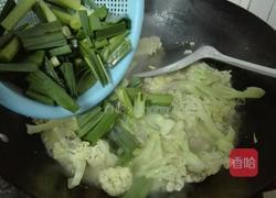 蒜苗炒菜花的做法图解6