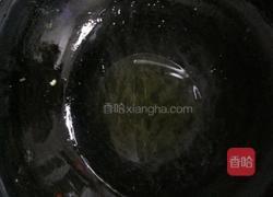 鸡蛋、胡萝卜、蒜黄、辣椒、豆腐皮的做法图解9