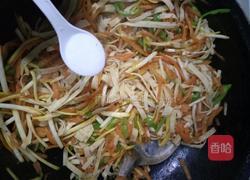 鸡蛋、胡萝卜、蒜黄、辣椒、豆腐皮的做法图解14