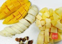 什锦水果奶昔的做法图解2