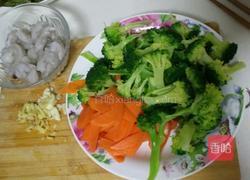 虾仁西兰花的做法图解1