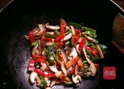 双椒香菇炒肉的做法图解7