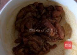 蒜苗炒肉的做法图解2