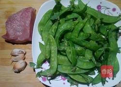 荷兰豆炒瘦肉的做法图解1
