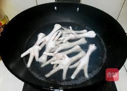 胡萝卜玉米鸡脚汤的做法图解5