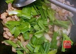 蒜叶炒肉的做法图解7