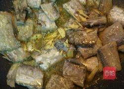 萝卜丝烧带鱼的做法图解3