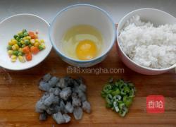 什锦虾仁蛋炒饭的做法图解1