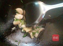 蘑菇炖腊鸡腿的做法图解5