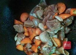 蘑菇炖腊鸡腿的做法图解7