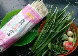 油泼辣子酸汤面的做法图解1