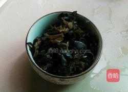 西芹云耳炒肉丝的做法图解2