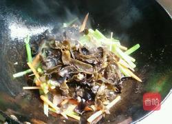 西芹云耳炒肉丝的做法图解5