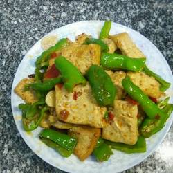 听这道菜的名字《家常豆腐》就让我想起了时时刻刻在为家人做菜的时候要用心认真的做法[图]