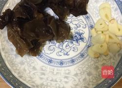 蒜香木耳小白菜的做法图解2