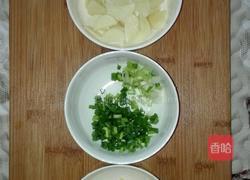 素菜牛肉砂锅的做法图解2