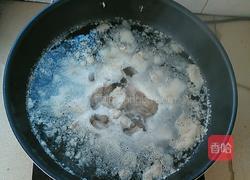 茶树菇玉米龙骨汤的做法图解2