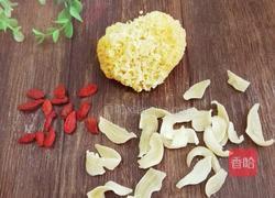 银耳百合木瓜盅的做法图解1