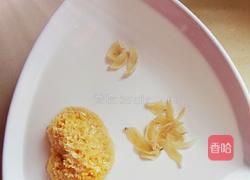 银耳百合鱼胶甜品的做法图解2