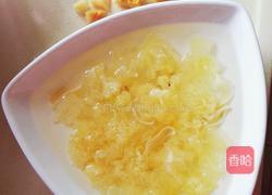 银耳百合鱼胶甜品的做法图解3