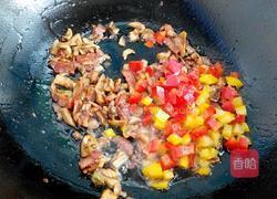 彩椒培根炒黑米饭的做法图解4