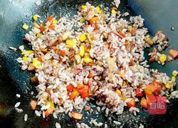 彩椒培根炒黑米饭的做法图解6