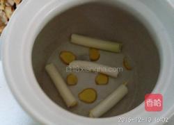白萝卜棒骨煲的做法图解2